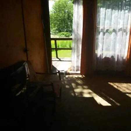 Letniskowy Brozowka 롯지 *